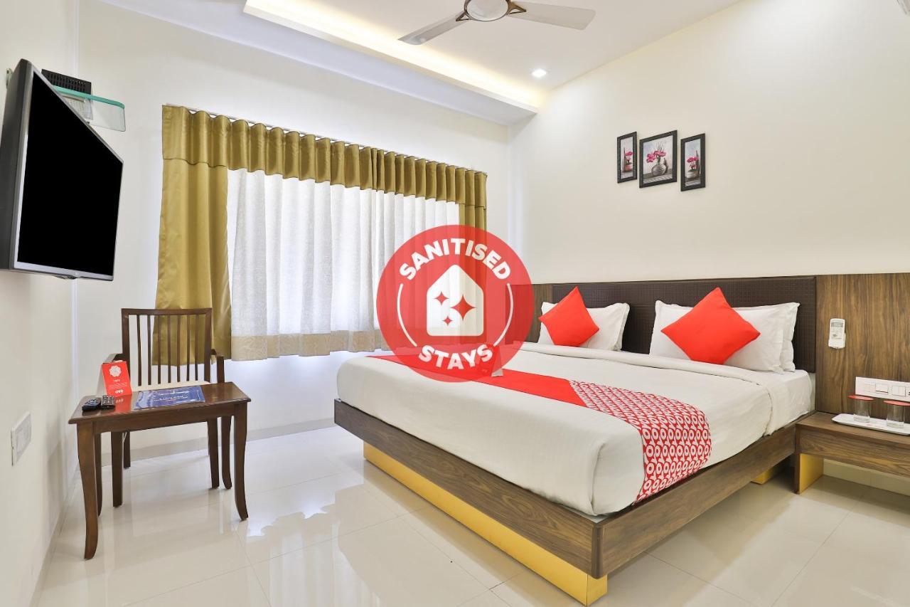 Oyo 3783 Hotel Bhavani Palace Satej Luaran gambar