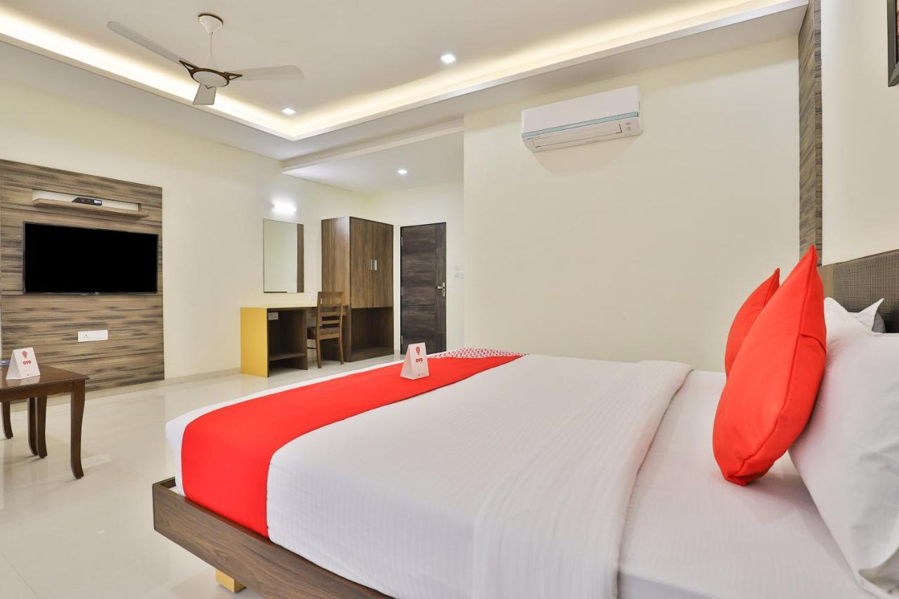 Oyo 3783 Hotel Bhavani Palace Satej Luaran gambar