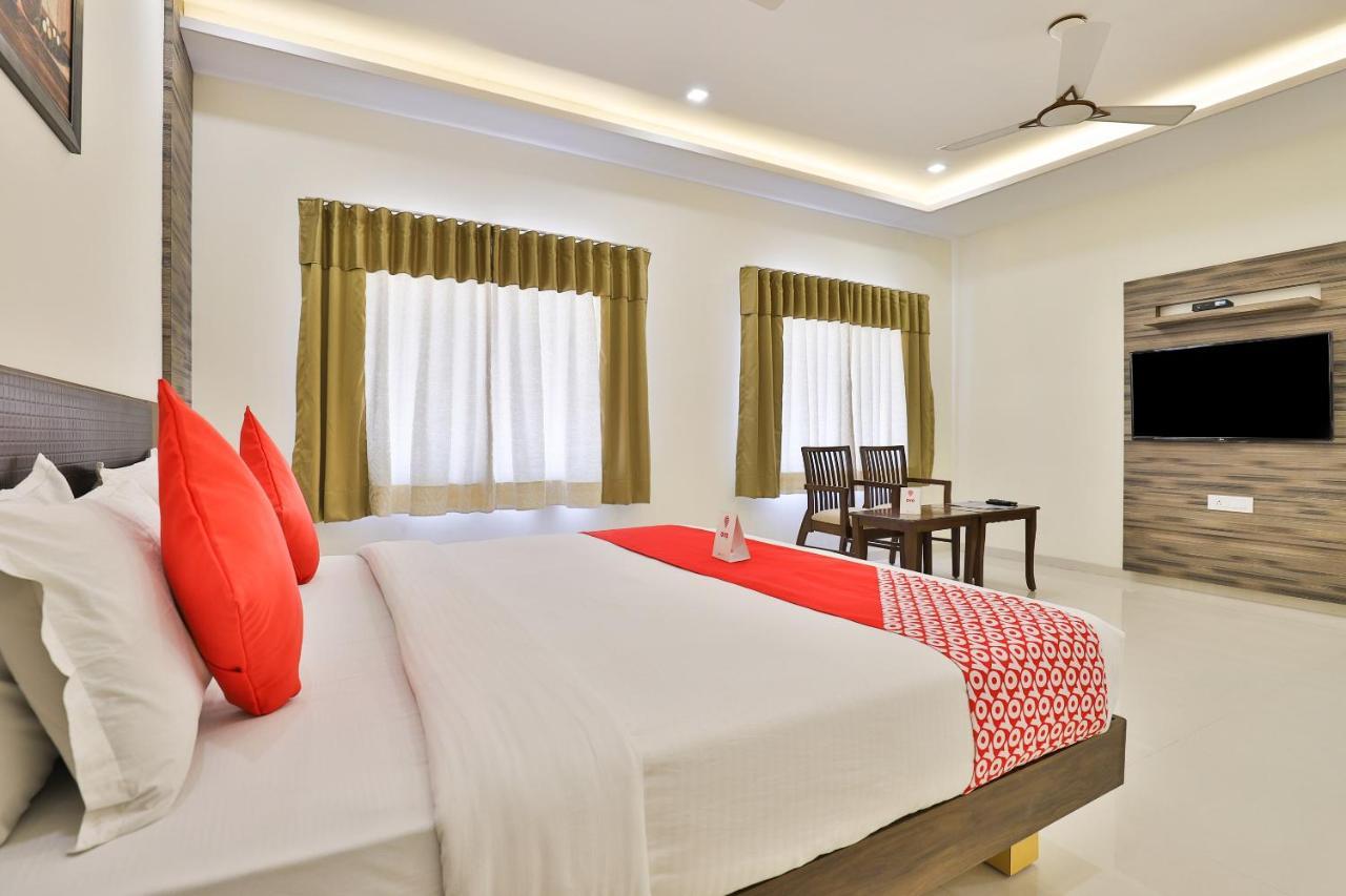 Oyo 3783 Hotel Bhavani Palace Satej Luaran gambar