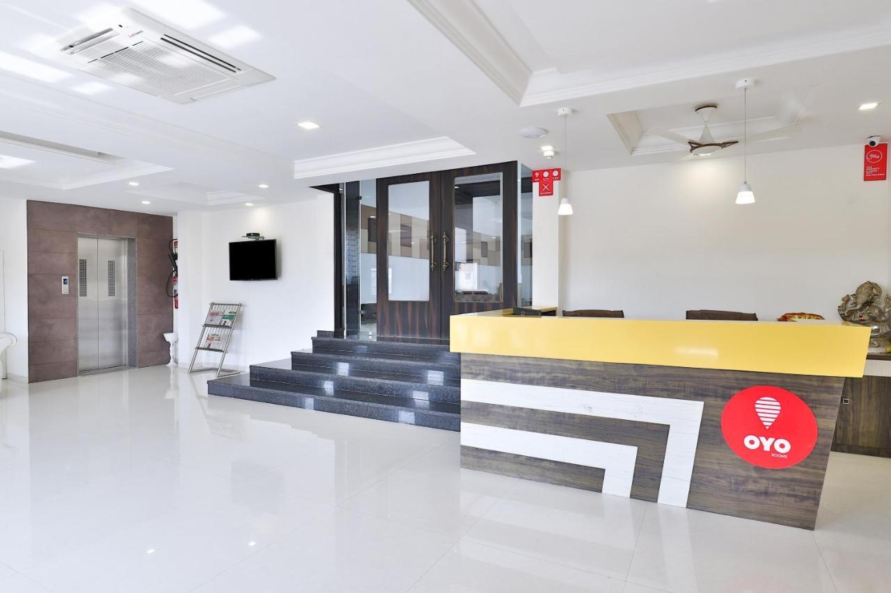 Oyo 3783 Hotel Bhavani Palace Satej Luaran gambar