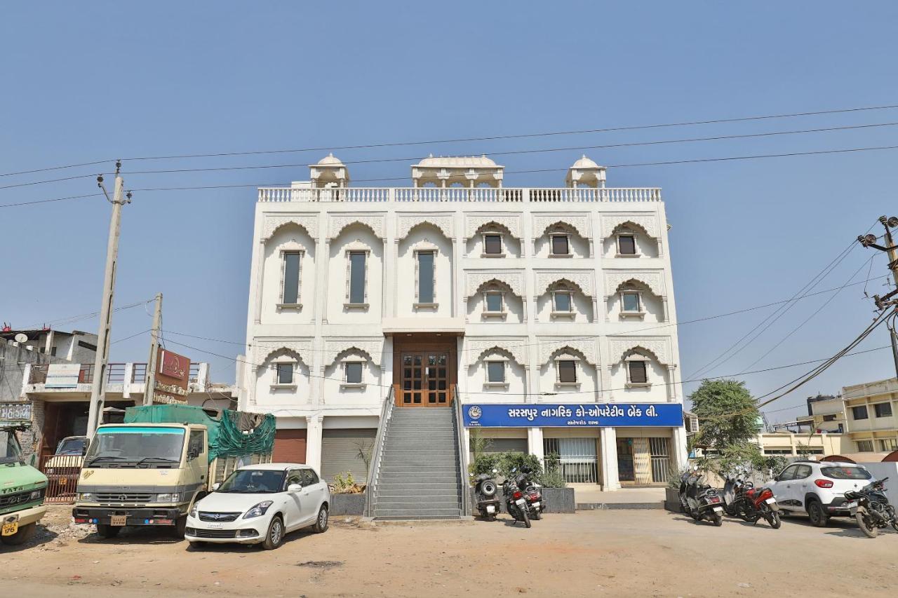 Oyo 3783 Hotel Bhavani Palace Satej Luaran gambar