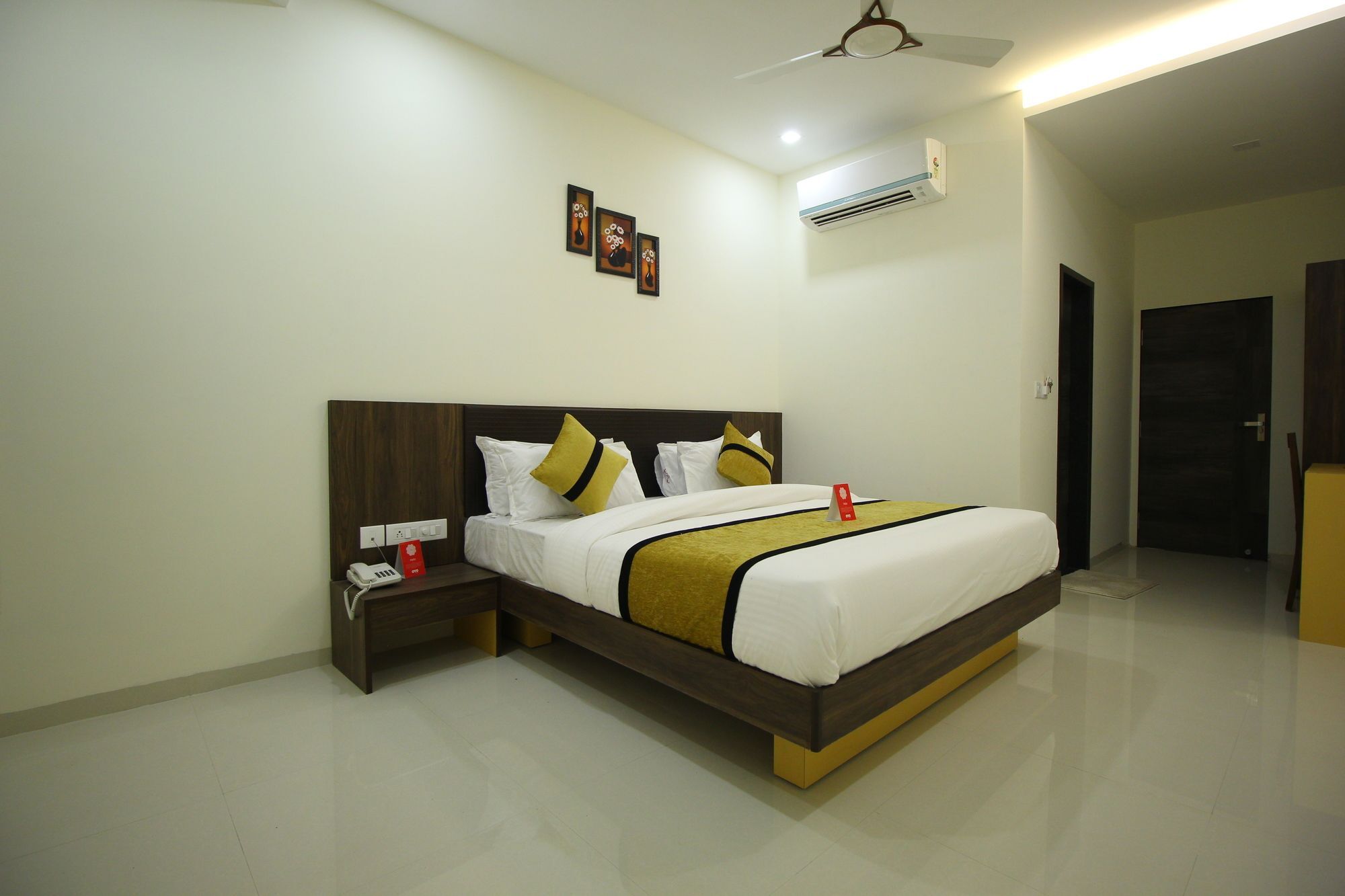 Oyo 3783 Hotel Bhavani Palace Satej Luaran gambar