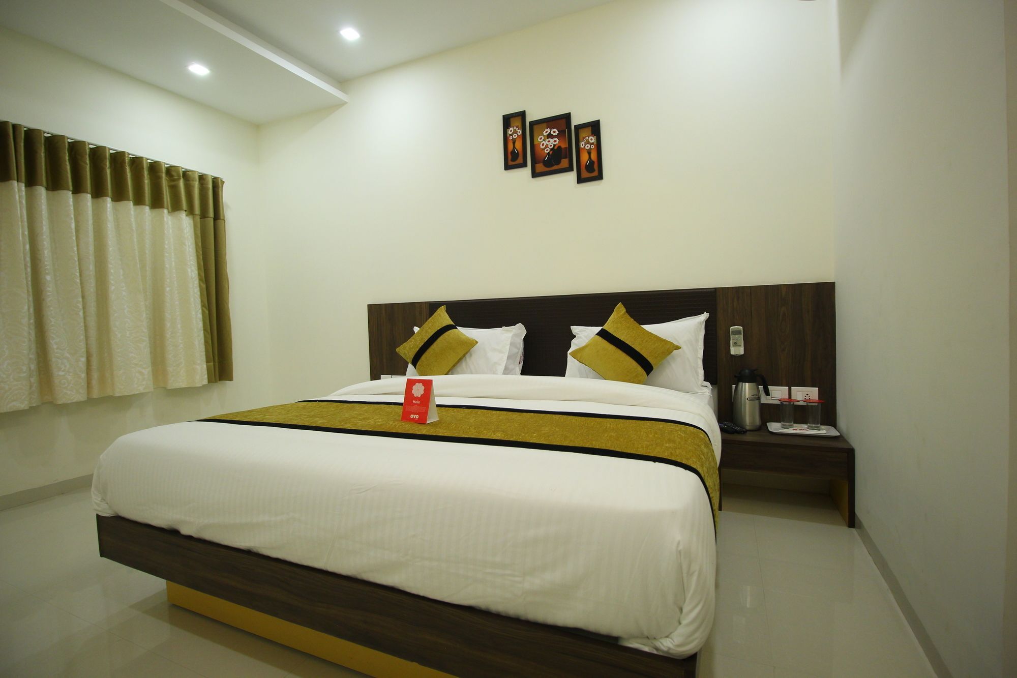 Oyo 3783 Hotel Bhavani Palace Satej Luaran gambar