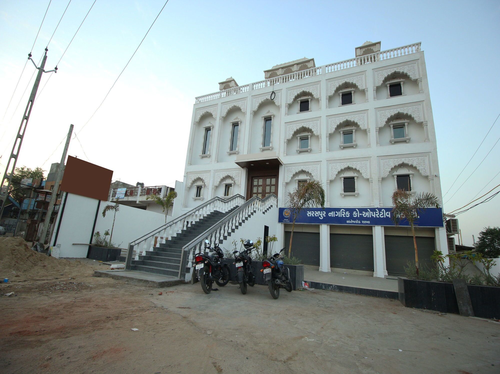 Oyo 3783 Hotel Bhavani Palace Satej Luaran gambar