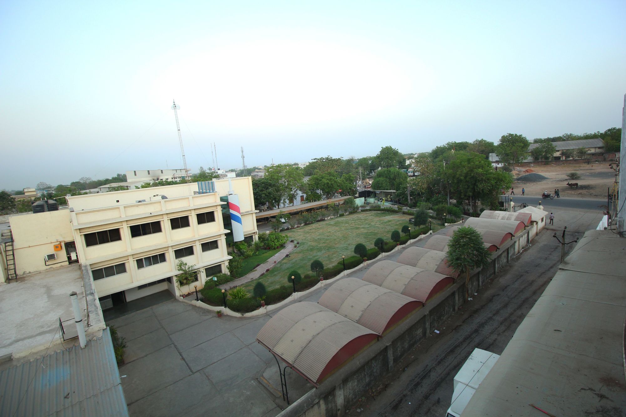 Oyo 3783 Hotel Bhavani Palace Satej Luaran gambar
