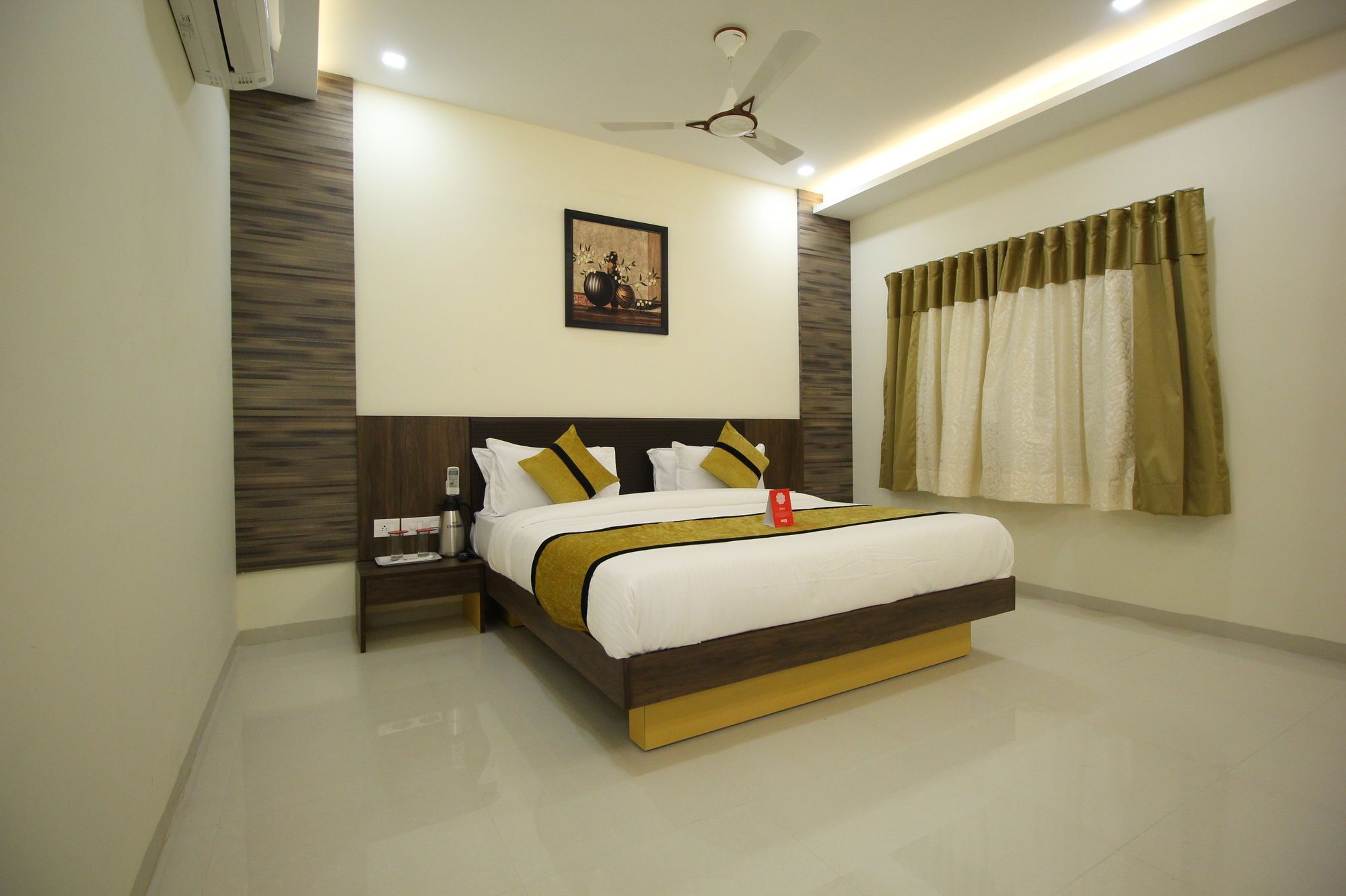 Oyo 3783 Hotel Bhavani Palace Satej Luaran gambar
